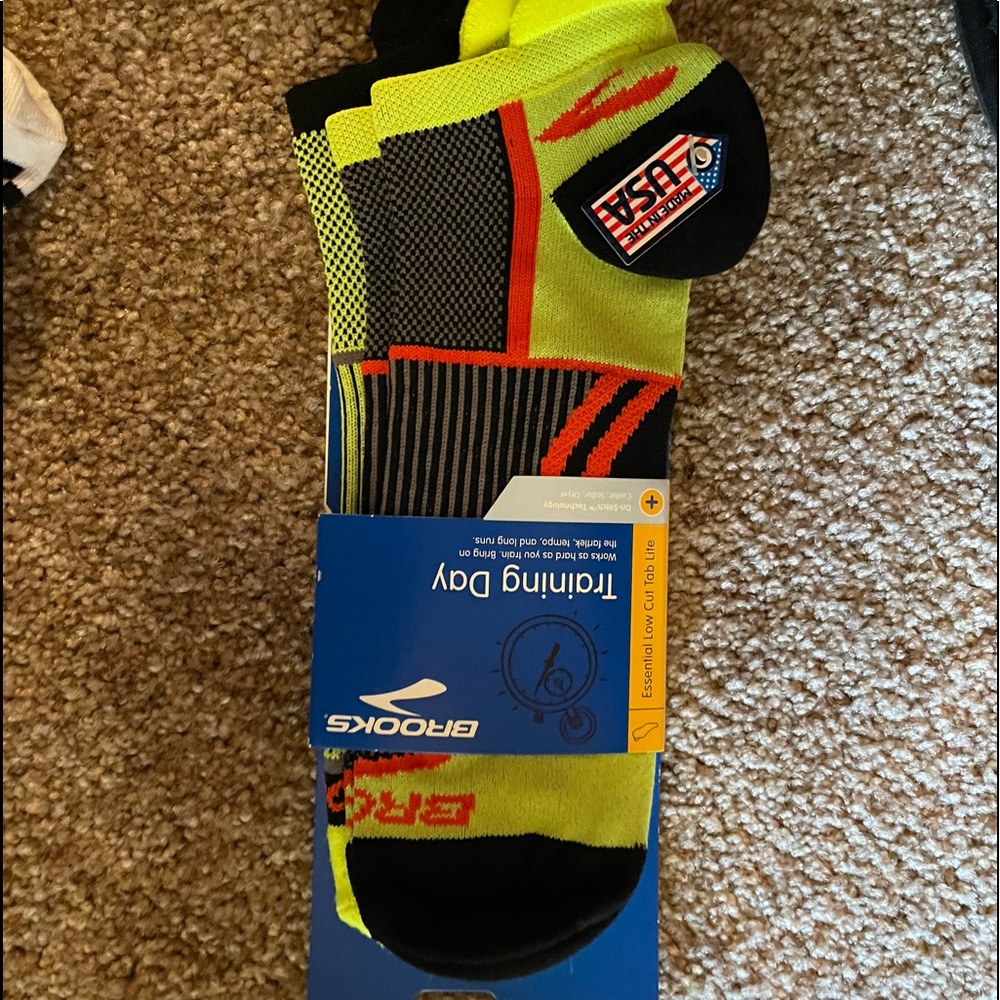 Womens 10-12.5; mens 9-11.5 Brooks socks